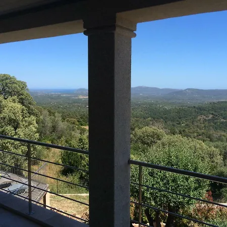 Avec Piscine Nyaraló
